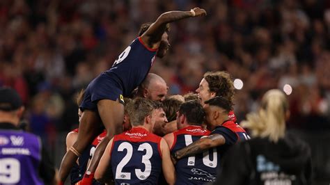 afl tesult|Melbourne Demons thump Western Bulldogs by 74 points in AFL .